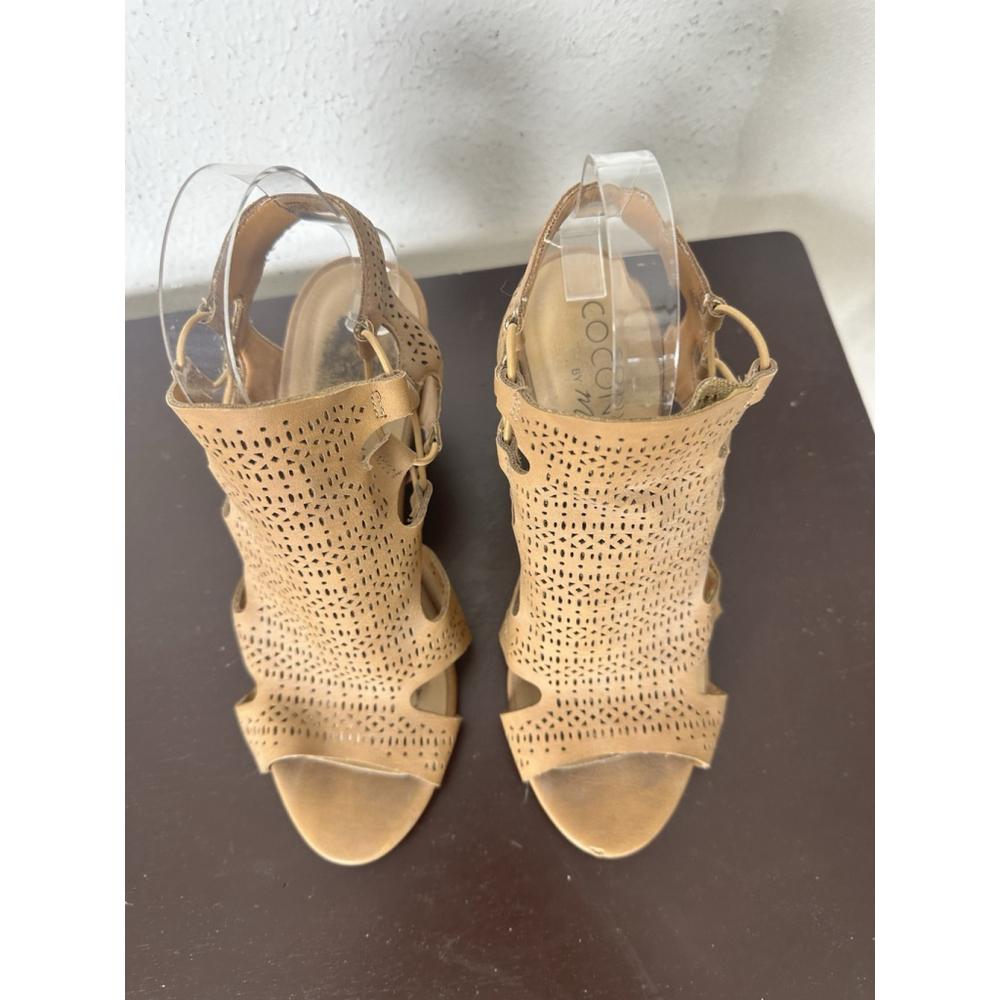 Coconuts Manhattan Collection ZUKA HEEL Sandals Beige Size 8M Strappy Die Cut - Picture 4 of 12